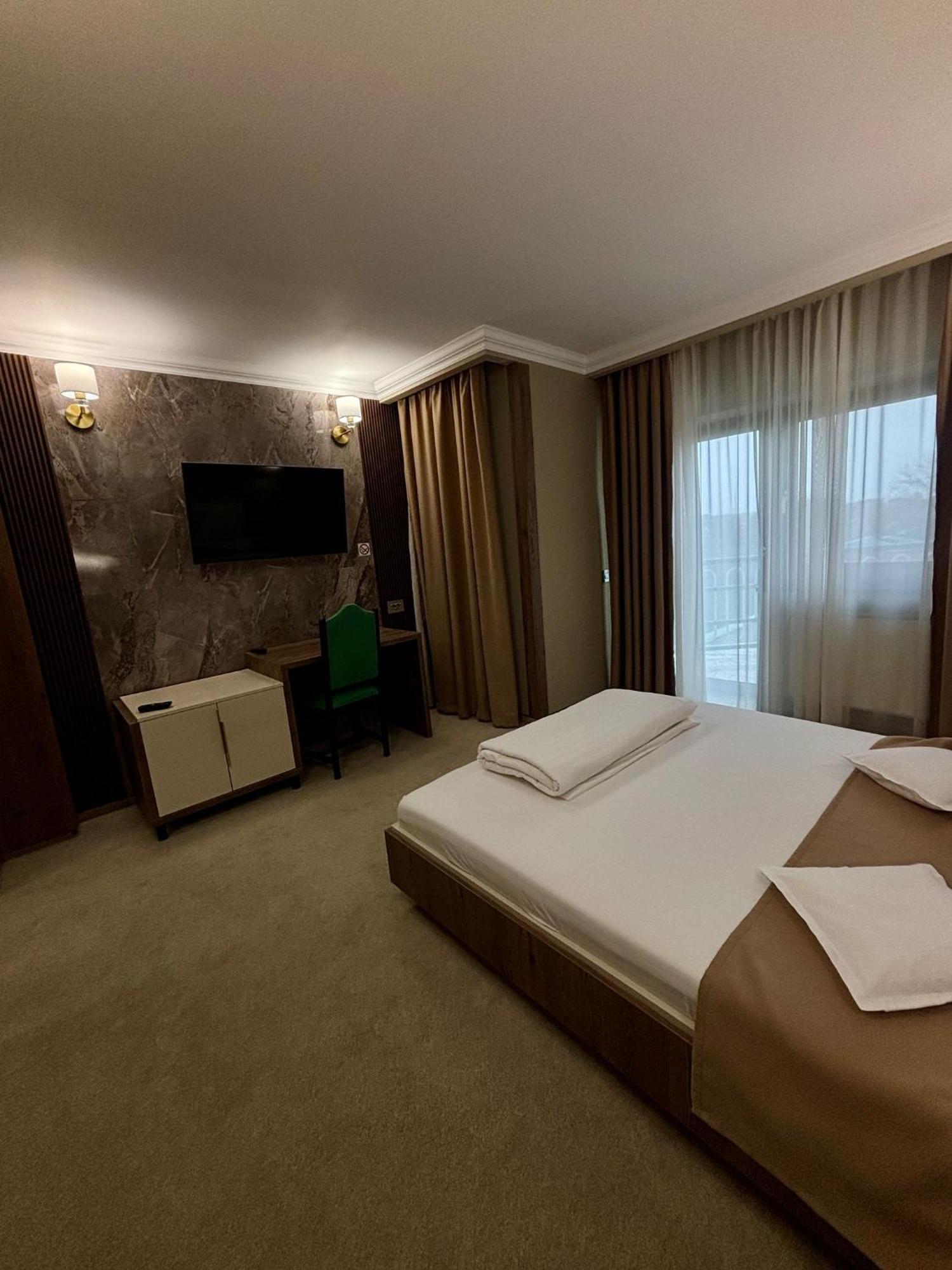 Hotel President アラド エクステリア 写真