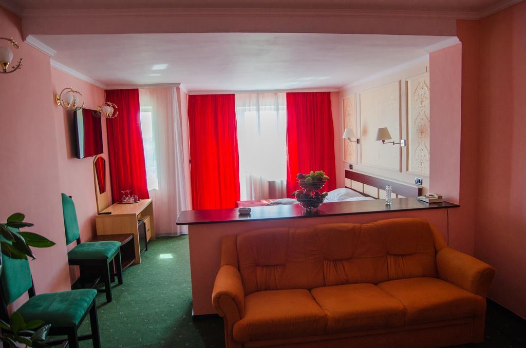 Hotel President アラド エクステリア 写真
